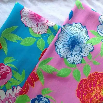 Θερμό ύφασμα καλοκαιριού Rayon 68 * 68 πυκνότητα για προσαρμοσμένο σχεδιασμό