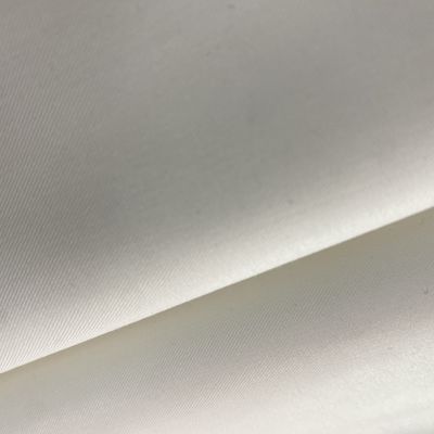 Δωρεάν δείγμα υφασμένο λευκό βαμμένο αραβικό ύφασμα Thobe 100plyester για ανατολική ρόμπα Thobe