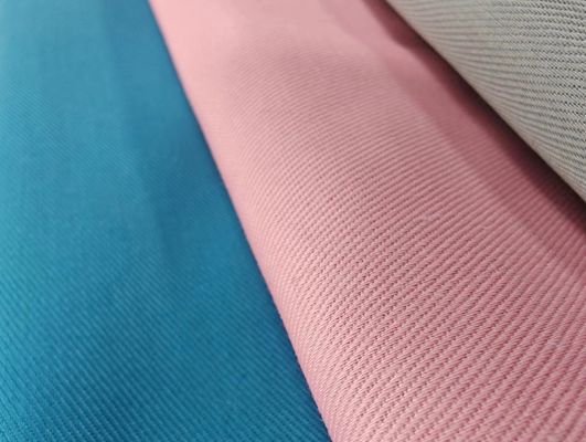 Εξαγωγικά τυποποιημένα υφάσματα 100% πολυεστέρα 210T Taffeta για προσαρμοσμένο χρώμα