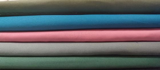 Προσαρμοσμένο χρώμα 210T Taffeta Polyester Υφάσματα Εφοδιασμού Φωτιάς Retardant για οικιακά υφάσματα