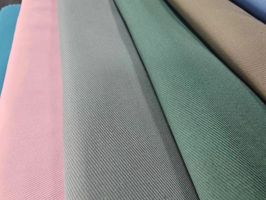 Πουλάω 40-60GSM 63D*63D Πολυεστέρα Εφοδιασμός 210T Taffeta ύφασμα με προσαρμοσμένο χρώμα